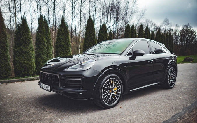 Porsche Cayenne cena 595000 przebieg: 54000, rok produkcji 2019 z Sanok małe 254